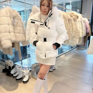 เสื้อขนเป็ด Woman สีขาว