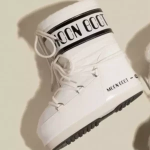 Moon Boot สีขาว