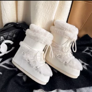 Moon Boot (สั้น) สีขาว