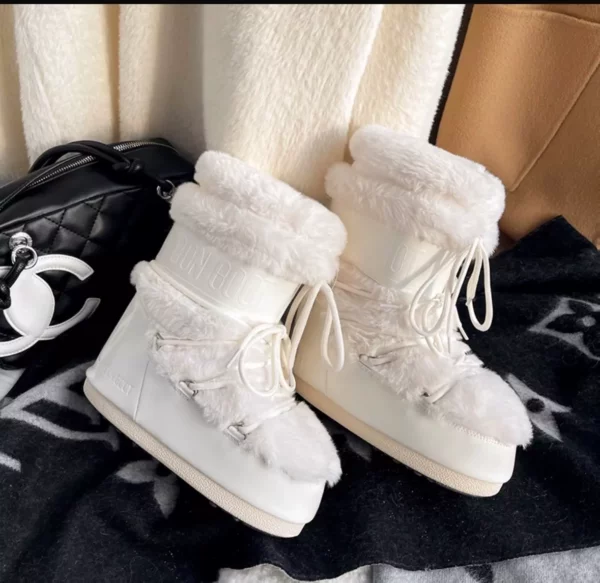 Moon Boot (สั้น) สีขาว