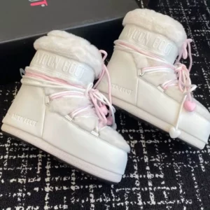 Moon Boot สีขาว