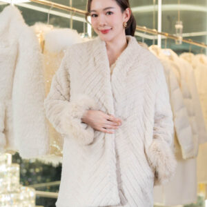 เสื้อคลุมไหมพรม สีครีม