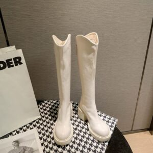 Boot woman