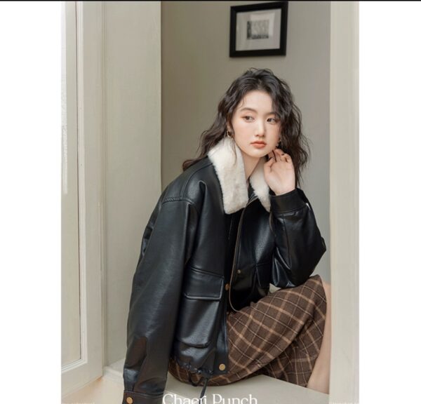 แจ็คเก็ตหนัง Woman