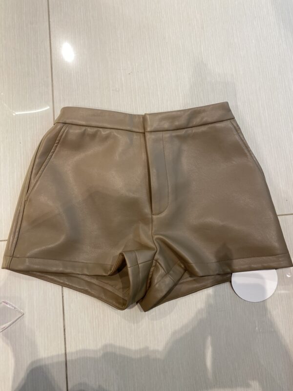 กางเกงหนัง ขาสั้น