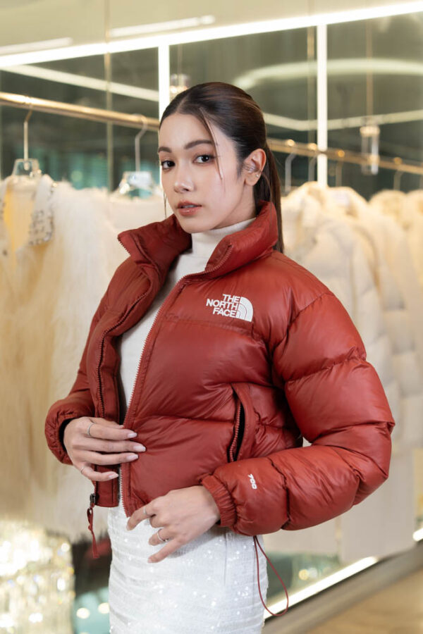 The North face woman - Image 4