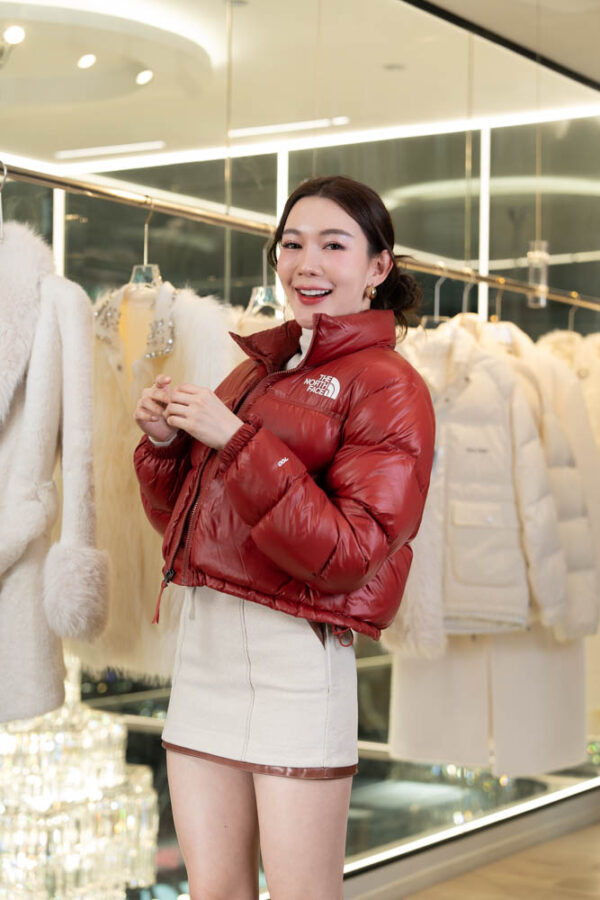The North face woman - Image 11