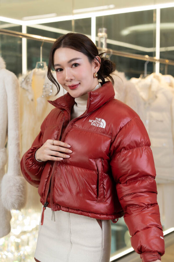 The North face woman - Image 12