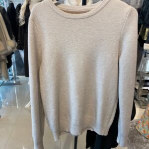 เสื้อกันหนาว คอกลม
