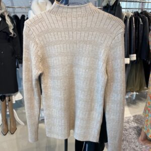 เสื้อคอปีน Woman