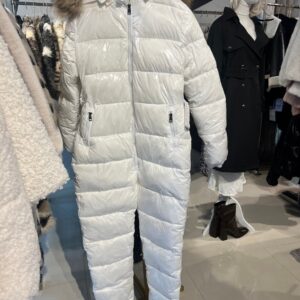 ชุดสกี ขาว Moncler + ขนเฟอร์