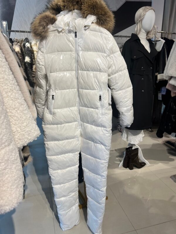 ชุดสกี ขาว Moncler + ขนเฟอร์