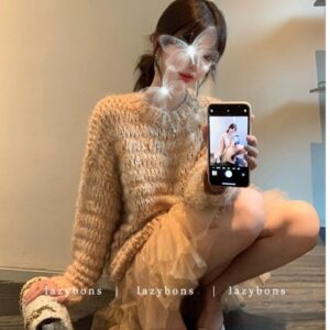 เสื้อไหมพรม + กระโปรง
